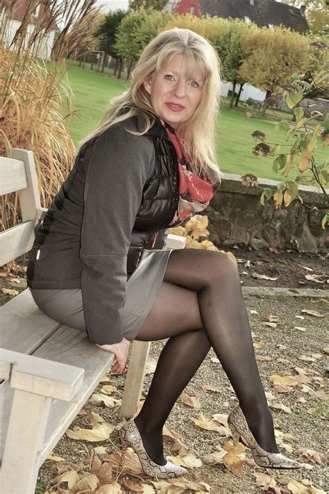 MATURE PANTYHOSE PORN